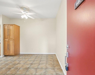 2025 Augusta Drive - Photo Thumbnail 14