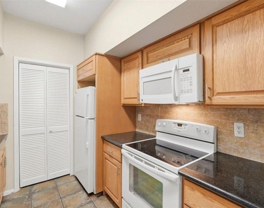 2025 Augusta Drive - Photo Thumbnail 11