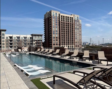 4899 Montrose Boulevard - Photo Thumbnail 2