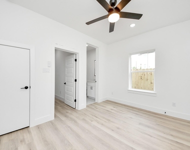 4410 Allen Street - Photo Thumbnail 5