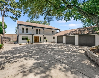 8202 Argentina Street - Photo Thumbnail 2