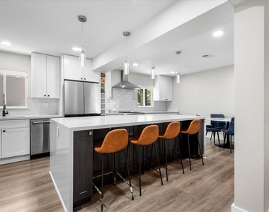 8202 Argentina Street - Photo Thumbnail 12