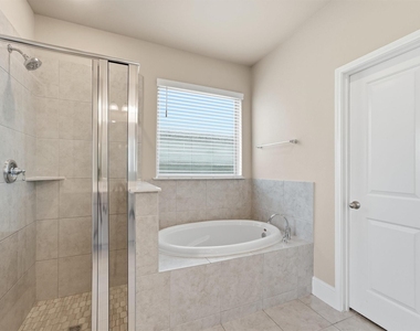 2539 Lilac Point Lane - Photo Thumbnail 14