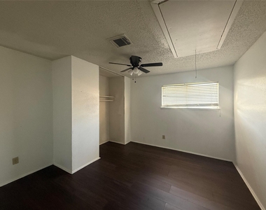8498 Dairy View Lane - Photo Thumbnail 12