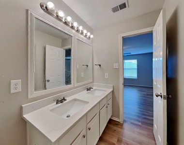 22076 Knights Cove Drive - Photo Thumbnail 18