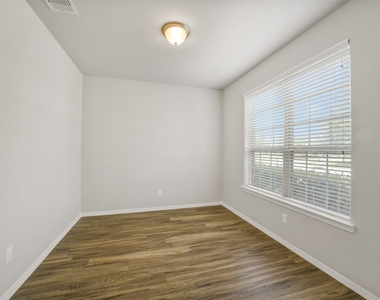 8506 Lagosta Lane - Photo Thumbnail 3