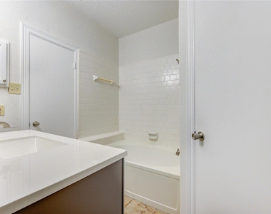 308 N Ranch House Road - Photo Thumbnail 16