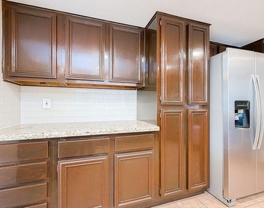 2039 Shorewood Lane - Photo Thumbnail 20