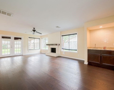 2039 Shorewood Lane - Photo Thumbnail 10