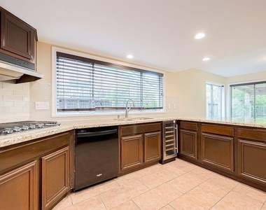 2039 Shorewood Lane - Photo Thumbnail 22