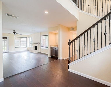 2039 Shorewood Lane - Photo Thumbnail 4
