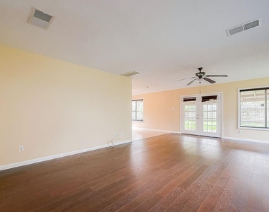 2039 Shorewood Lane - Photo Thumbnail 12