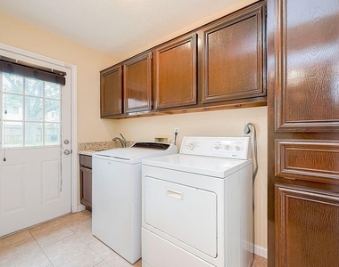 2039 Shorewood Lane - Photo Thumbnail 24