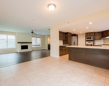 2039 Shorewood Lane - Photo Thumbnail 15