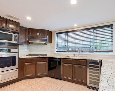2039 Shorewood Lane - Photo Thumbnail 19