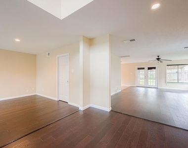 2039 Shorewood Lane - Photo Thumbnail 5