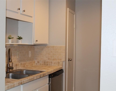 10049 Westpark Drive - Photo Thumbnail 20