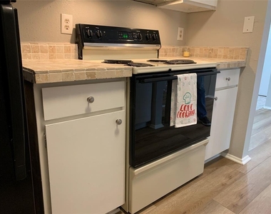 10049 Westpark Drive - Photo Thumbnail 18