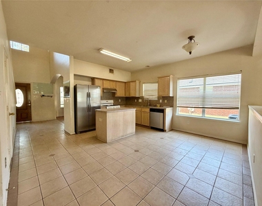 2305 Ames Street - Photo Thumbnail 7