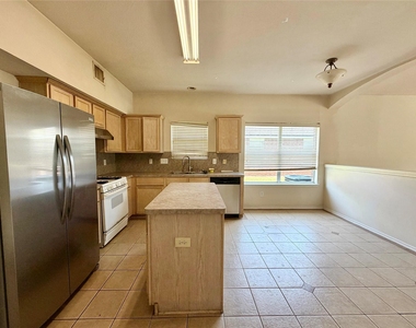 2305 Ames Street - Photo Thumbnail 8