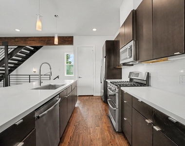 910 W 19th Street - Photo Thumbnail 10