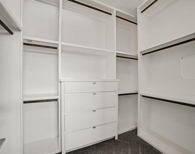 910 W 19th Street - Photo Thumbnail 18