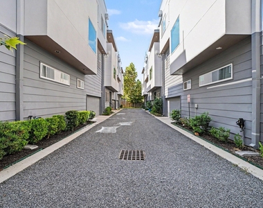 910 W 19th Street - Photo Thumbnail 27