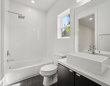910 W 19th Street - Photo Thumbnail 21