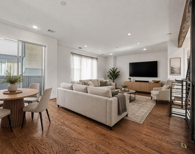 910 W 19th Street - Photo Thumbnail 7