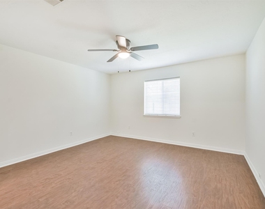 9719 Halkirk Street - Photo Thumbnail 15