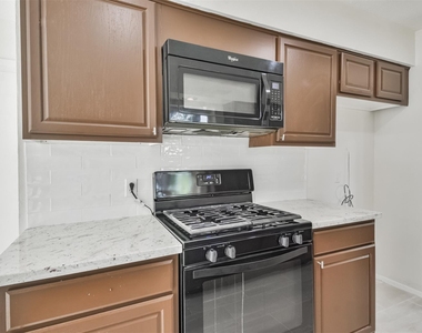 9719 Halkirk Street - Photo Thumbnail 10