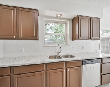 9719 Halkirk Street - Photo Thumbnail 11