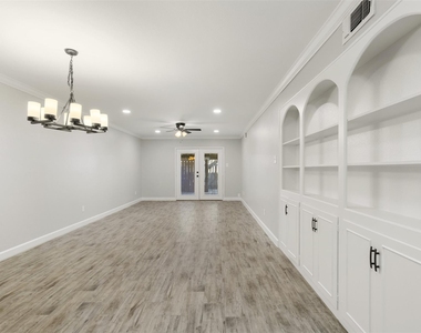 13010 Trail Hollow Drive - Photo Thumbnail 9