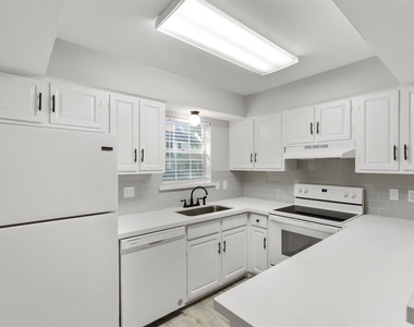 13010 Trail Hollow Drive - Photo Thumbnail 17