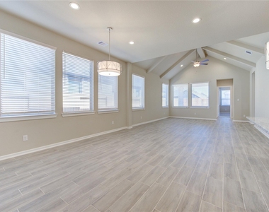 4203 Maple Glen Drive - Photo Thumbnail 4