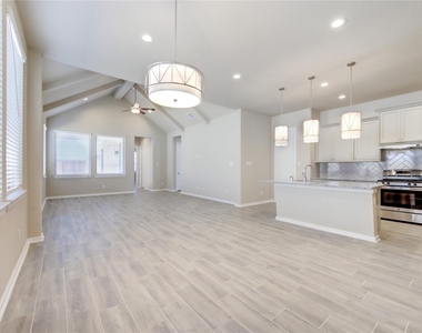4203 Maple Glen Drive - Photo Thumbnail 6