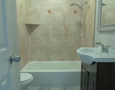 218 E Hunnicutt Street - Photo Thumbnail 5