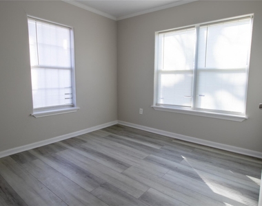 218 E Hunnicutt Street - Photo Thumbnail 8