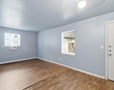 6318 Laramie Street - Photo Thumbnail 3