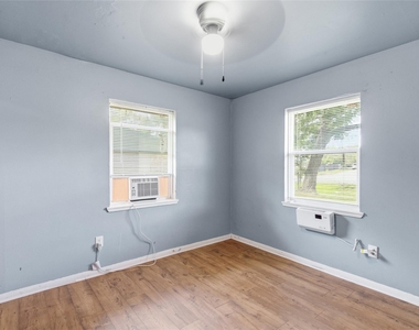 6318 Laramie Street - Photo Thumbnail 11