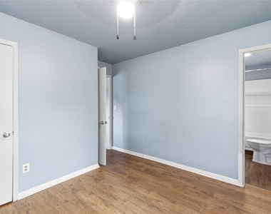 6318 Laramie Street - Photo Thumbnail 13