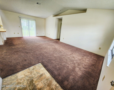 821 Hawaii Avenue Nw - Photo Thumbnail 2