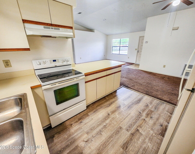 821 Hawaii Avenue Nw - Photo Thumbnail 6