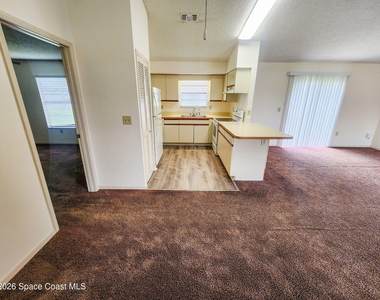 821 Hawaii Avenue Nw - Photo Thumbnail 4