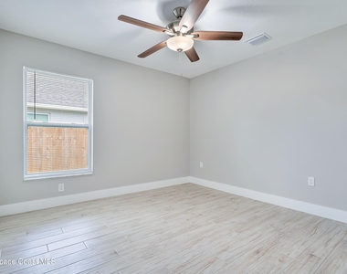 857 Dunbar Street N - Photo Thumbnail 15
