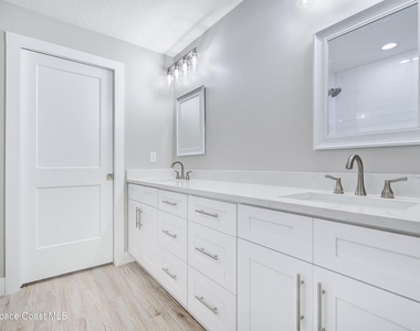 857 Dunbar Street N - Photo Thumbnail 9