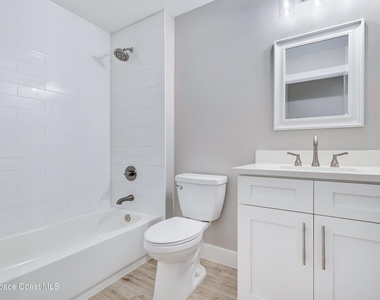 857 Dunbar Street N - Photo Thumbnail 14