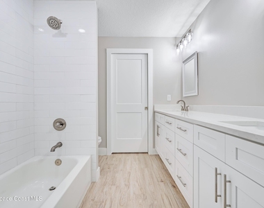 857 Dunbar Street N - Photo Thumbnail 8