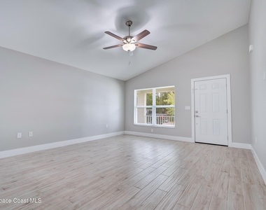 857 Dunbar Street N - Photo Thumbnail 5