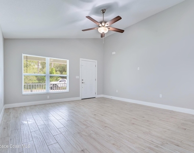 857 Dunbar Street N - Photo Thumbnail 6
